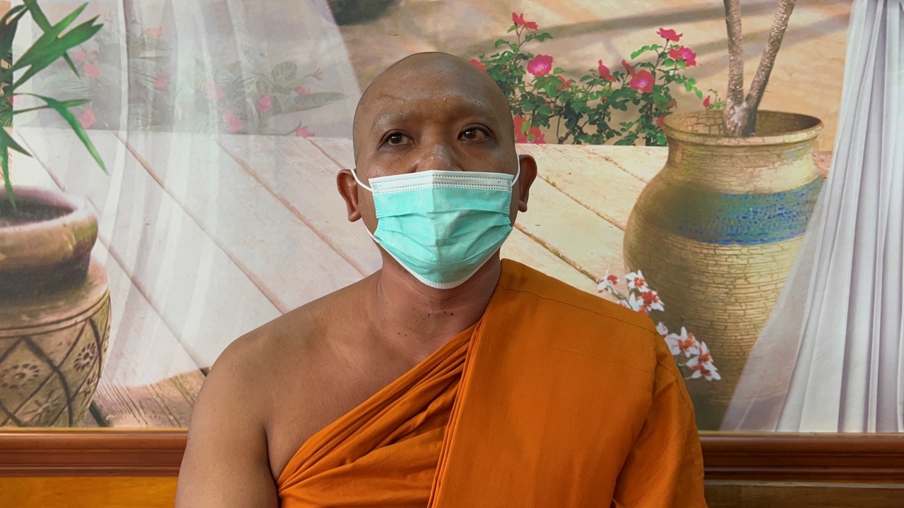 เจ้าอาวาสแจงดราม่า "พระสงฆ์" ล้อมวงเล่นการพนันในกุฏิวัด จับสึกไปนานแล้ว