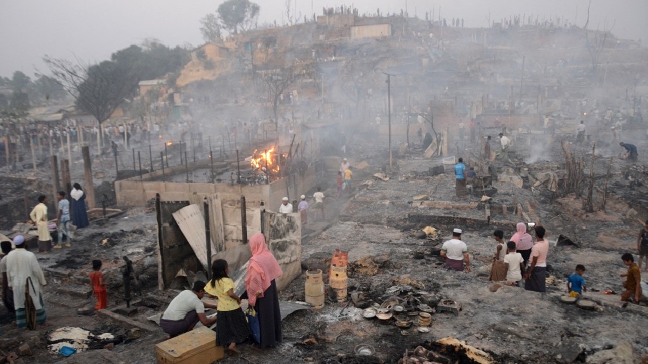 ไฟไหม้ค่ายผู้อพยพโรฮีนจาในบังกลาเทศ ที่พักวายวอดกว่า 2,000 หลัง