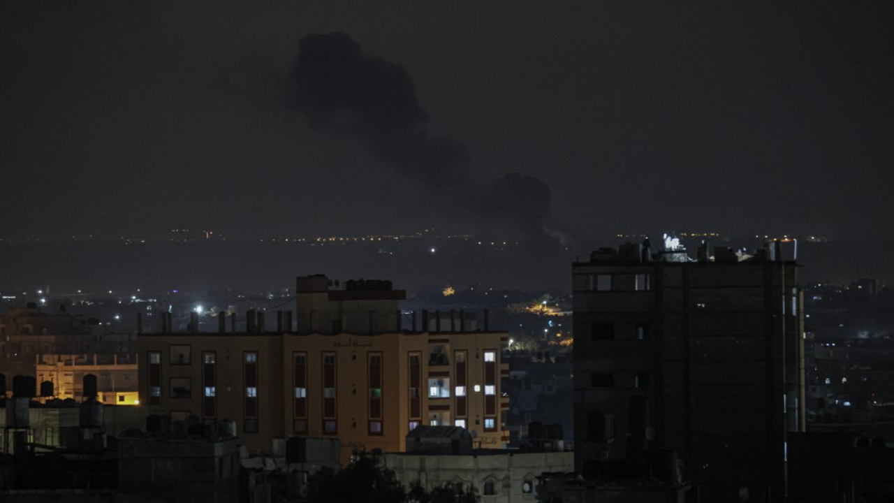 อิสราเอลโจมตีทางอากาศฉนวนกาซา ตอบโต้ฮามาสยิงจรวดถล่มจากฝั่งเลบานอน