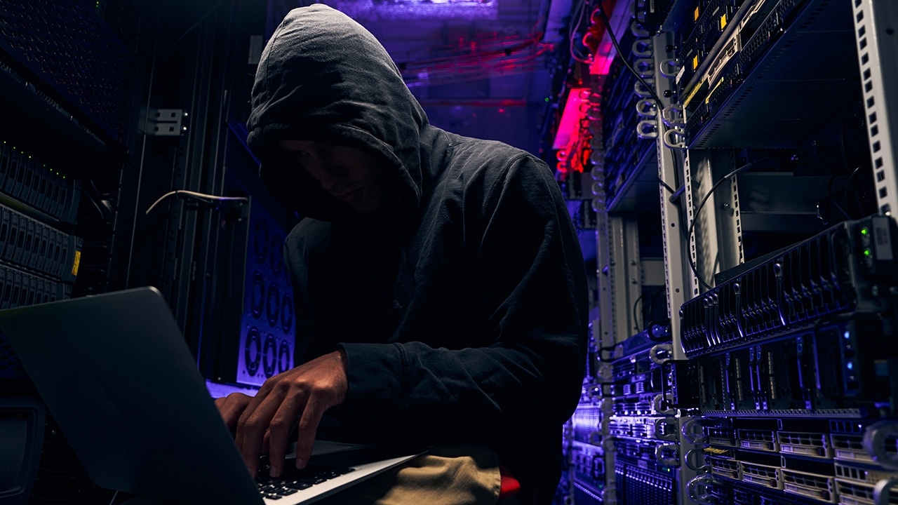 ทบ. สั่งล่าตัว "จ่าสิบโท" มือแฮกข้อมูล ส่งตำรวจ พร้อมตั้ง กก.สอบ