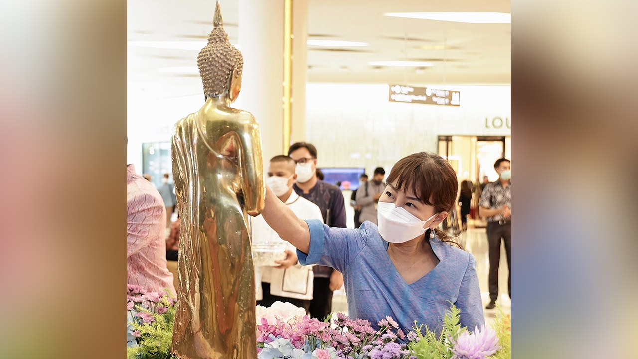 สยามพารากอน ฉลองปีใหม่ไทยอย่างยิ่งใหญ่
