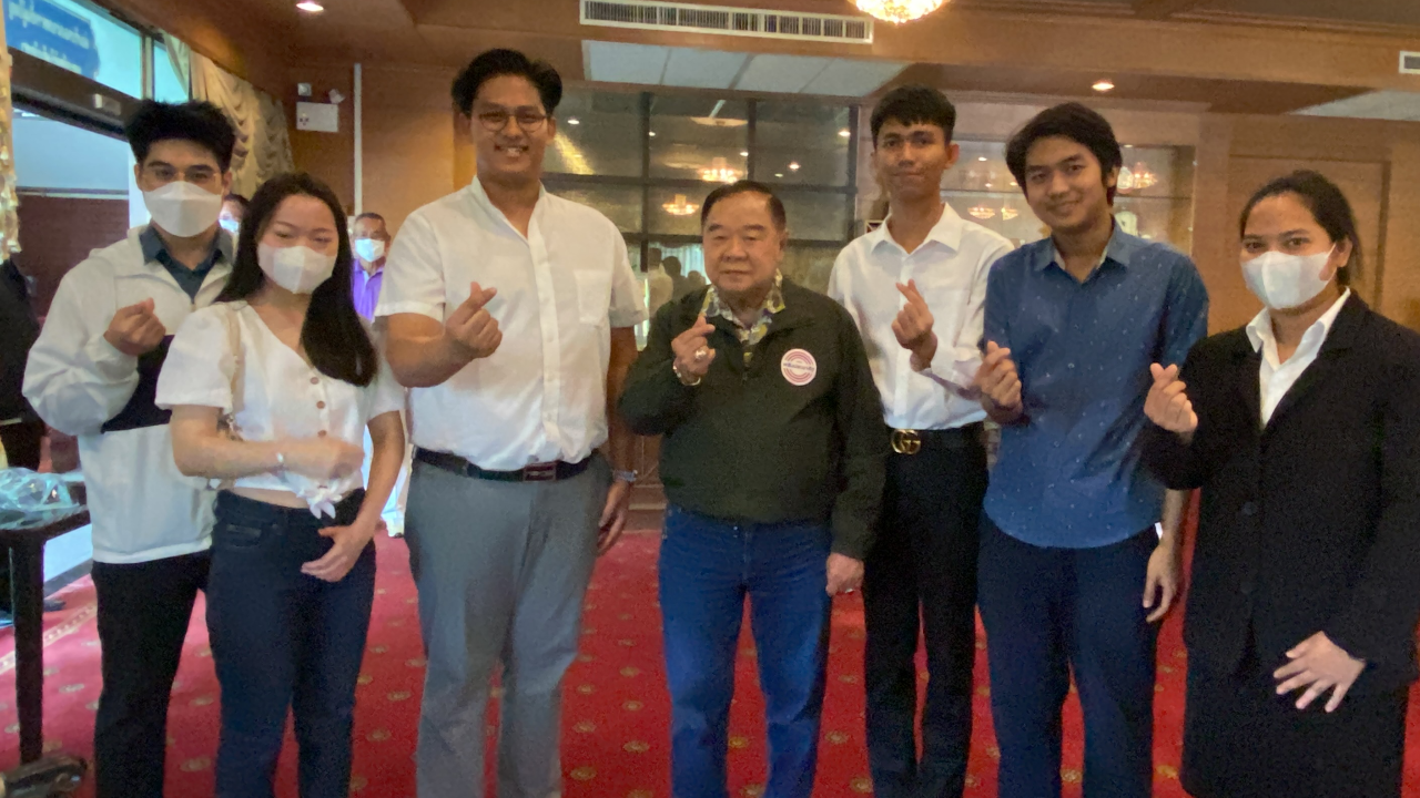 ตัวแทนเยาวชน เผย “ลุงป้อม” ใจดี หลังขอเข้าพบ พร้อมขอพรสงกรานต์