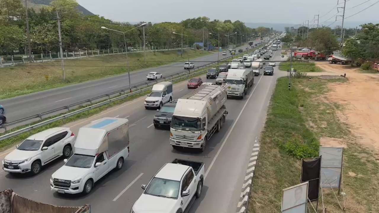 ถนนมิตรภาพไปโคราชรถหนาแน่น ประชาชนทยอยกลับบ้าน เลี่ยงรถติดช่วงวันสงกรานต์ 