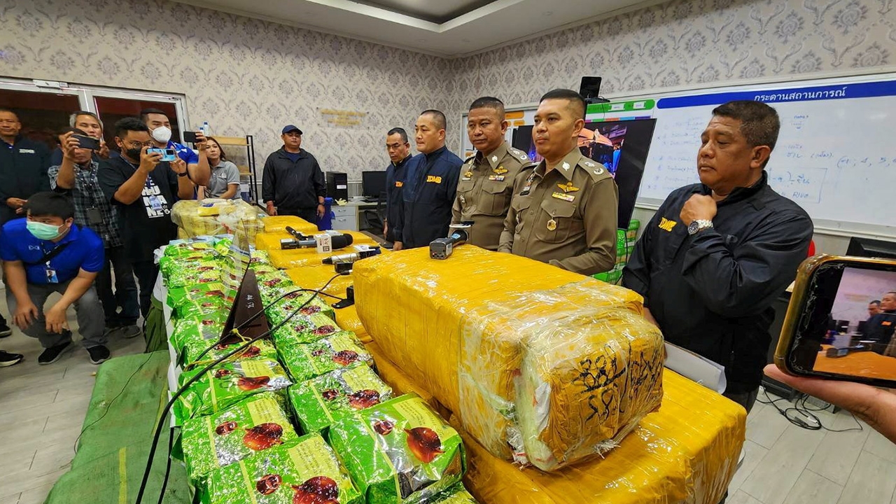 ดักจับไอซ์ 499 กก. "แก๊งเอี้ยก้วยเขาบิน" ขับรถแหกด่าน ทิ้งรถวิ่งหนี!