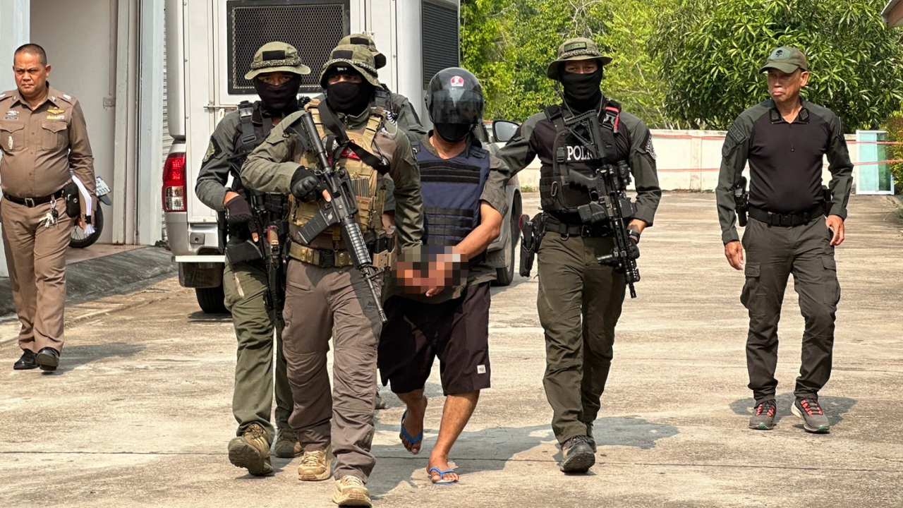 คุมตัว 1 ในมือปืนยิงถล่มบ้านผู้ใหญ่รงค์ทำแผนฯ เผยกลัวดาบอรรถพรฆ่าปิดปาก