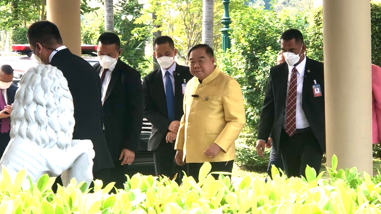 "ลุงป้อม" ไม่ตอบ หลัง "ไพบูลย์" ประกาศไม่จับมือ "เพื่อไทย-ก้าวไกล"