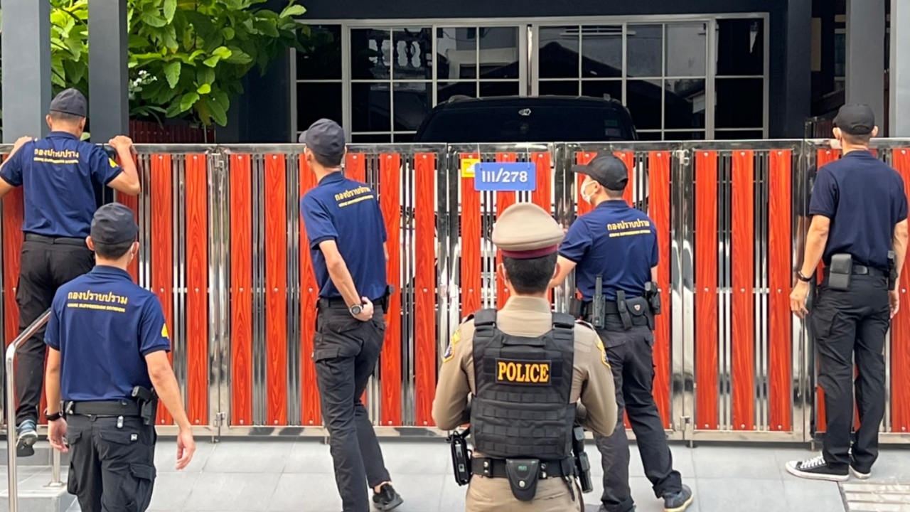 กองปราบ ทลายเครือข่ายสารวัตรซัว ค้น 18 จุด ก่อนจับคนคุมเงินเว็บพนัน