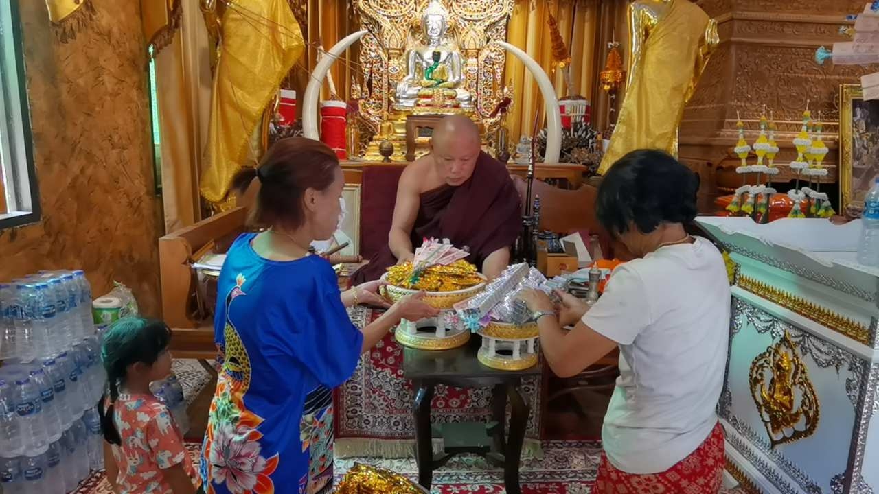 ครูบากิตติชัย แนะเปลี่ยนมาทำบุญผ้าป่าโลงศพแก่ผู้ยากไร้ แทนถวายภัตตาหารกุศลแรง