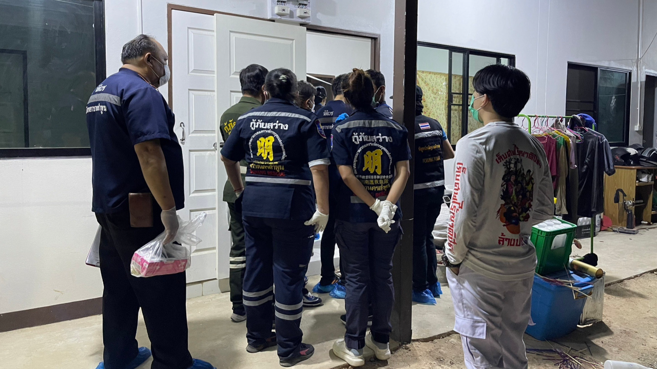 โหด 2 แม่ลูกถูกฆ่าทุบหัว ปล่อยอืดคาห้องเช่า ตร.คาดฝีมือผัว-เร่งล่าตัว