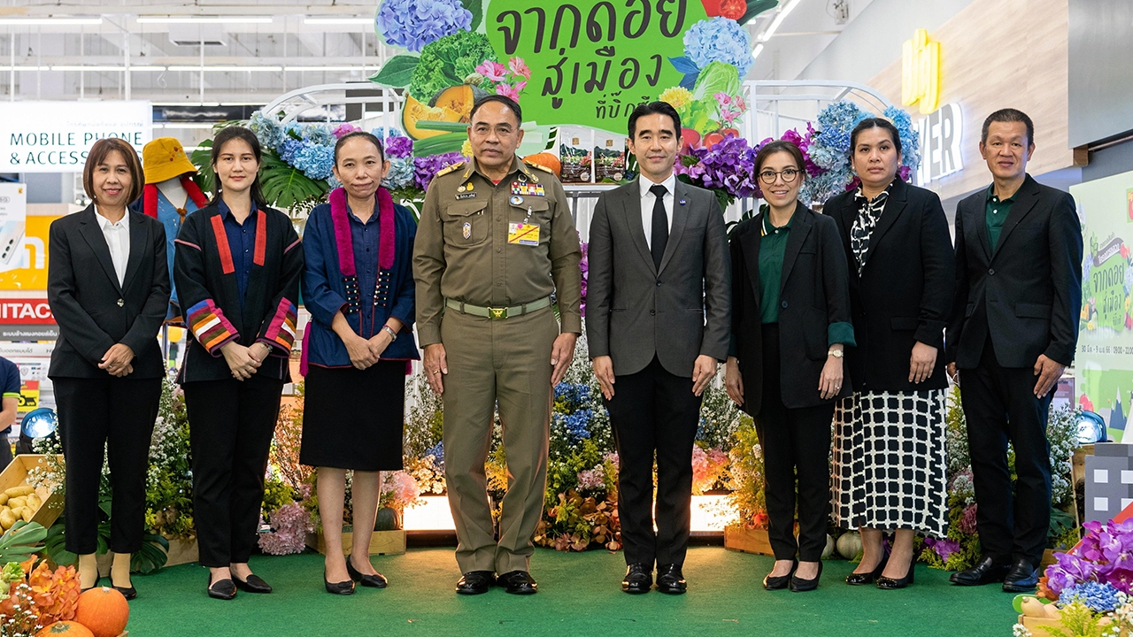 พล.อ.กัมปนาท รุดดิษฐ์ เปิด “เทศกาลสินค้าโครงการหลวง จากดอยสู่เมือง ที่บิ๊กซี”