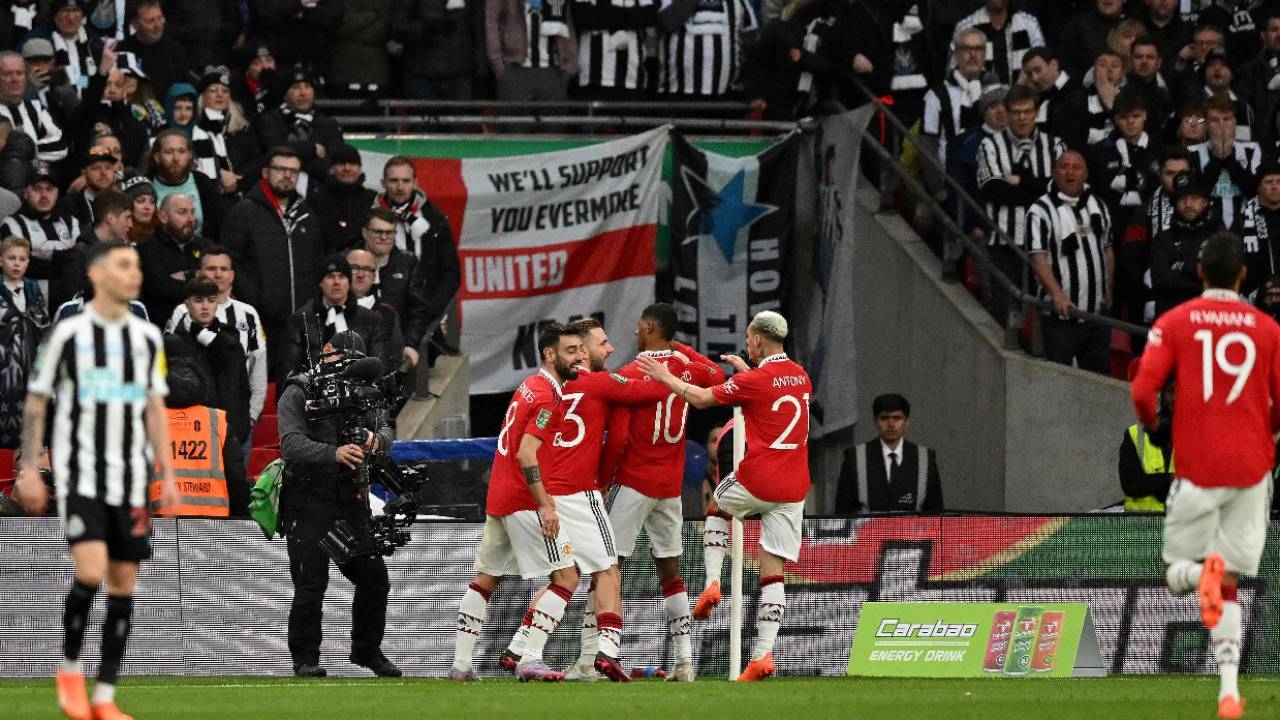 มาแล้ว 11 ตัวจริง บิ๊กแมตช์บอลพรีเมียร์ลีก "นิวคาสเซิล-แมนยูฯ" ชี้ชะตาลุ้นตั๋วไป UCL