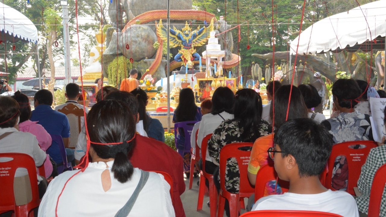 พิธีบวงสรวง เบิกเนตร พญาครุฑ วัดไผ่แขก คนกรีดร้องของขึ้น ส่องเลขเด็ดปลายประทัด