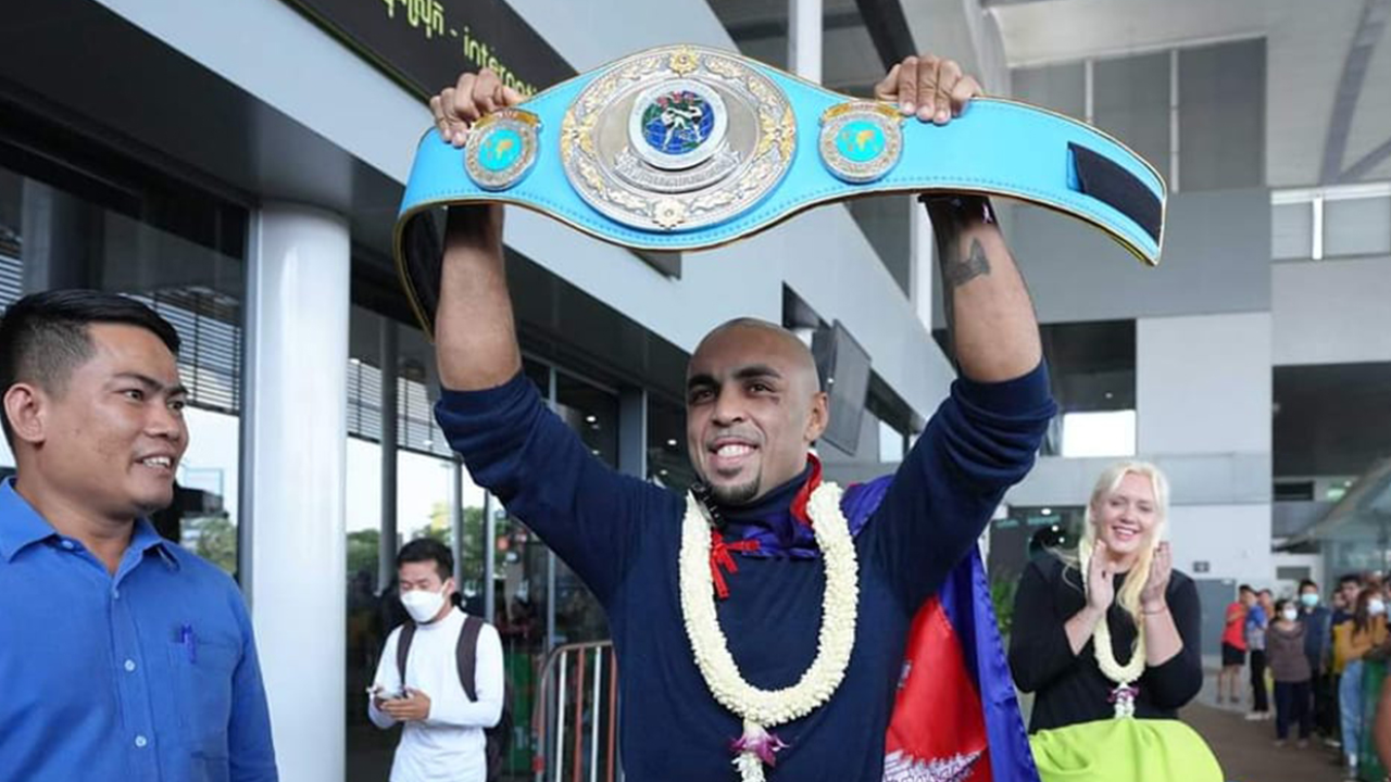 เพจดังเขมร หัวร้อนสุดๆ หลัง "นักชกบราซิล" ไอดอล "กุน ขแมร์" โดนริบแชมป์โลกมวยไทย