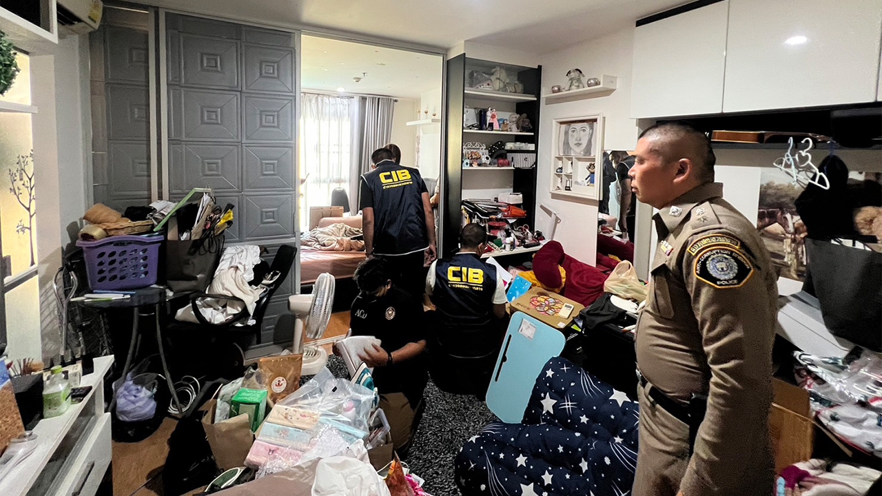 ค้นคอนโดสาวคนสนิทเจ้าหน้าที่เขตราชเทวี พบสมุดบัญชีหลายเล่ม เงินหมุนกว่า 5 ล้าน