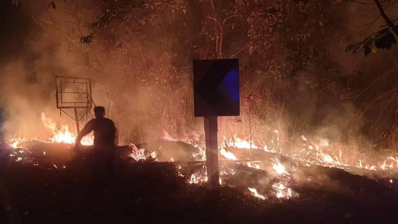 ไฟป่าไหม้ 3 จุด ลามใกล้พระตำหนักดอยตุง ซ้ำปัญหาหมอกควัน เร่งขอ ฮ. ช่วย
