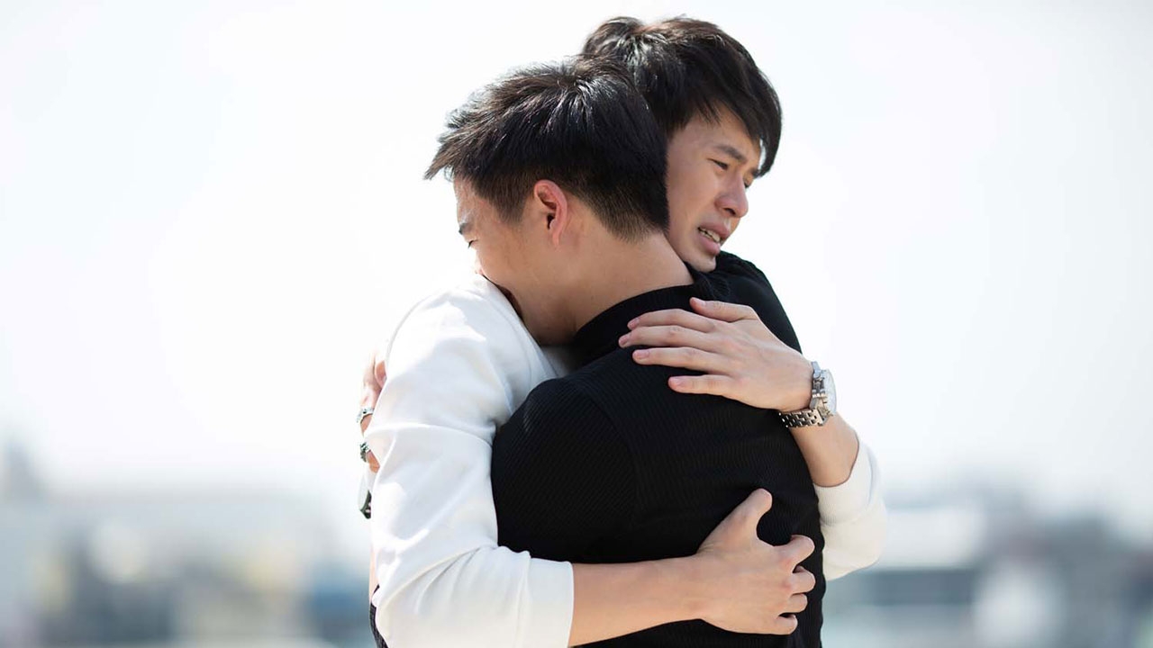 ป๊อบ ศุภสิทธิ์ ดราม่าน้ำตานองหน้า บิลลี่ ภัทรชนน เคียงข้างปลอบใจ ใน "หลงเงา"