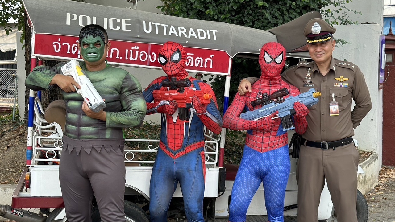 เจ๋ง ตร.อุตรดิตถ์ สวมชุด "อเวนเจอร์ส" ดูแลความปลอดภัยช่วงเทศกาลสงกรานต์