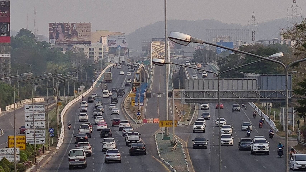 จราจรหนึบ "นครสวรรค์" ถนนสู่ภาคเหนือ รถเริ่มหนาแน่นคนแห่กลับภูมิลำเนา