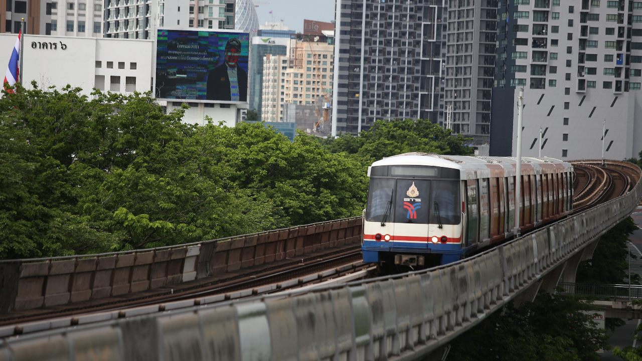 ศาลเพิกถอนประกาศ กทม. ปมขึ้นค่าโดยสารรถไฟฟ้าสายสีเขียว 65 บาทตลอดสาย 