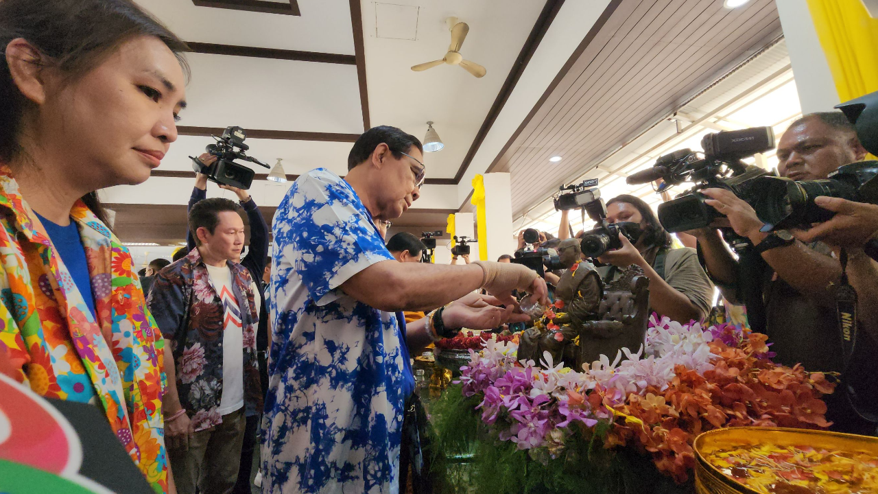 เลือกตั้ง 66 : "ลุงตู่" ขอพรให้บ้านเมืองสงบร่มเย็น ประชาชนมีความสุข 