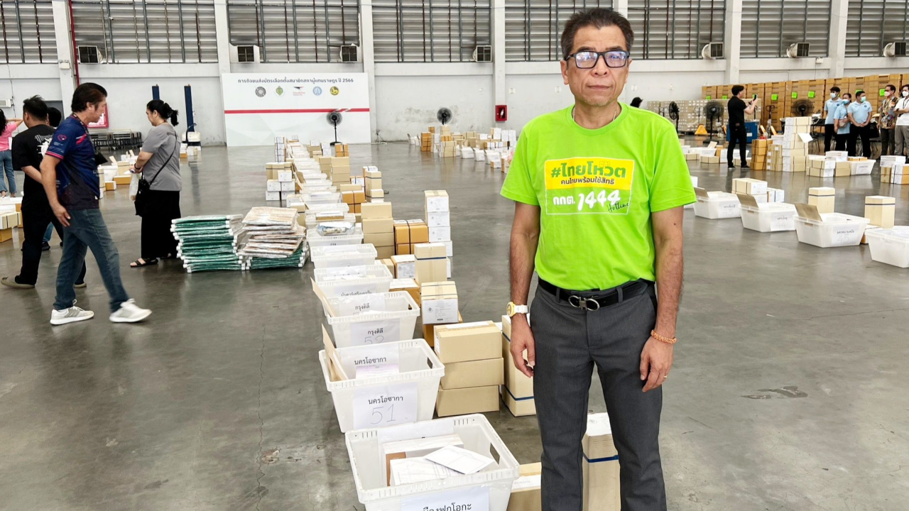 กกต.จัดส่งบัตรเลือกตั้งนอกราชอาณาจักร ปาร์ตี้ลิสต์ "เขียว" แบ่งเขต "ม่วง"