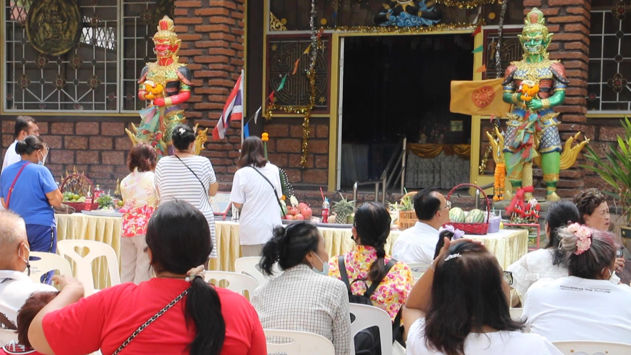 นักแสวงโชคส่อง "เลขเด็ด" หางประทัด "ท้าวเวสสุวรรณ" ลุ้นโชคงวด 16/4/66