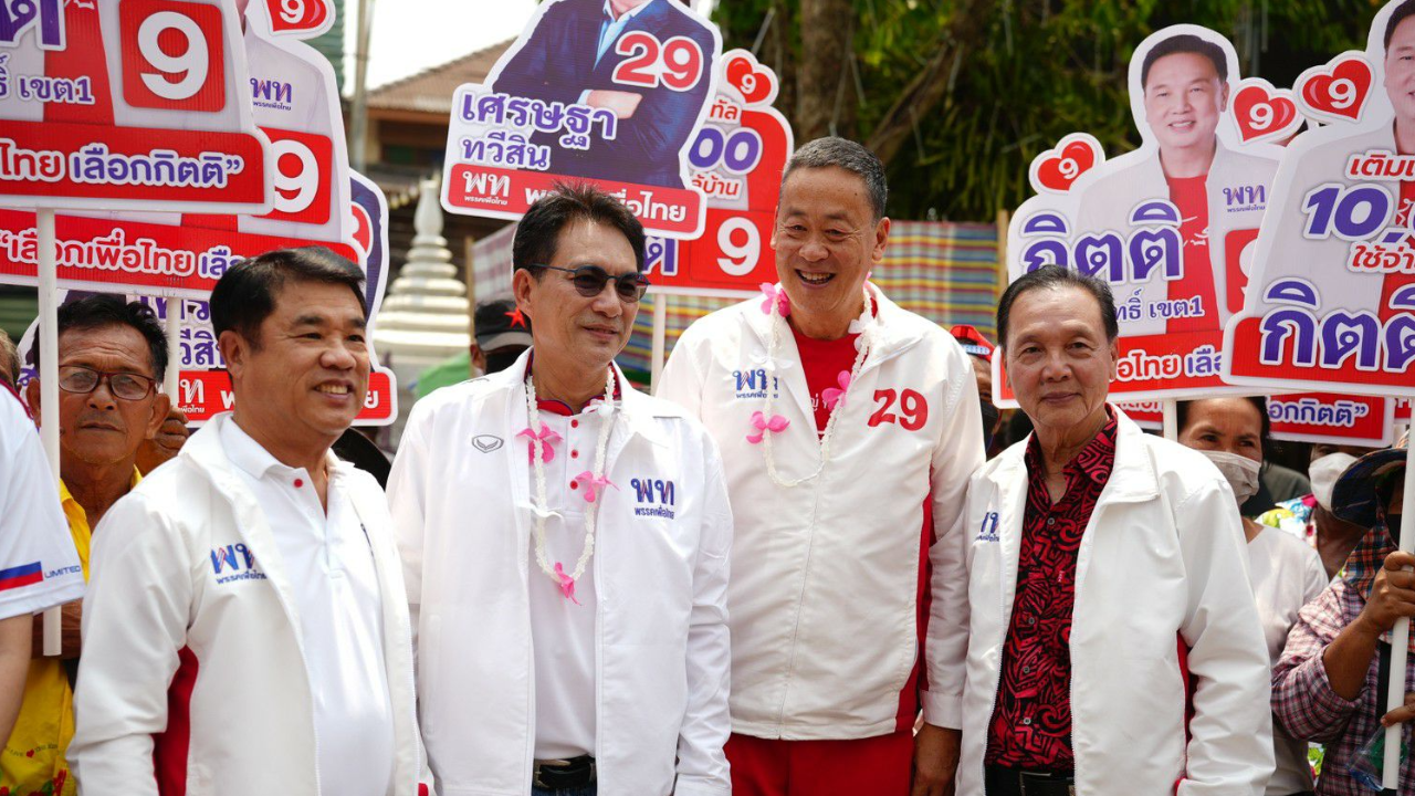 เลือกตั้ง 2566 : "เศรษฐา" เดินสายทำบุญ สงกรานต์ พระให้พร ขอให้แลนด์สไลด์ 