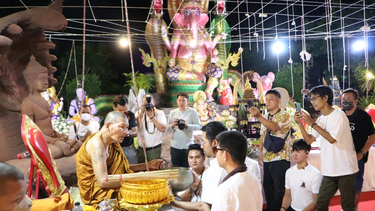 ส่อง "เลขเด็ด" พิธีบวงสรวง "เทวานาคาเปิดทรัพย์" หลังให้โชคต่อเนื่อง ลุ้นรวย 16/4/66