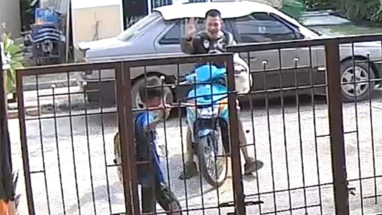 พ่อแชร์อุทาหรณ์ลูกชาย ป.2 เดินออกจากโรงเรียนกลับบ้านเอง พอรู้เหตุผลถึงกับอึ้ง