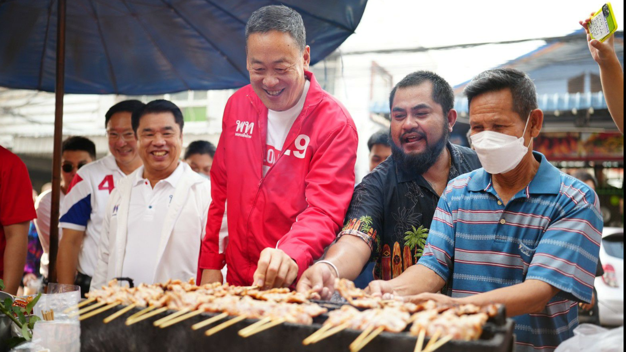 "เศรษฐา-สุริยะ" หาเสียงตลาดเช้าหัวหิน ปลื้มโดนชม 30 บาท ช่วยคนไทยได้เยอะ