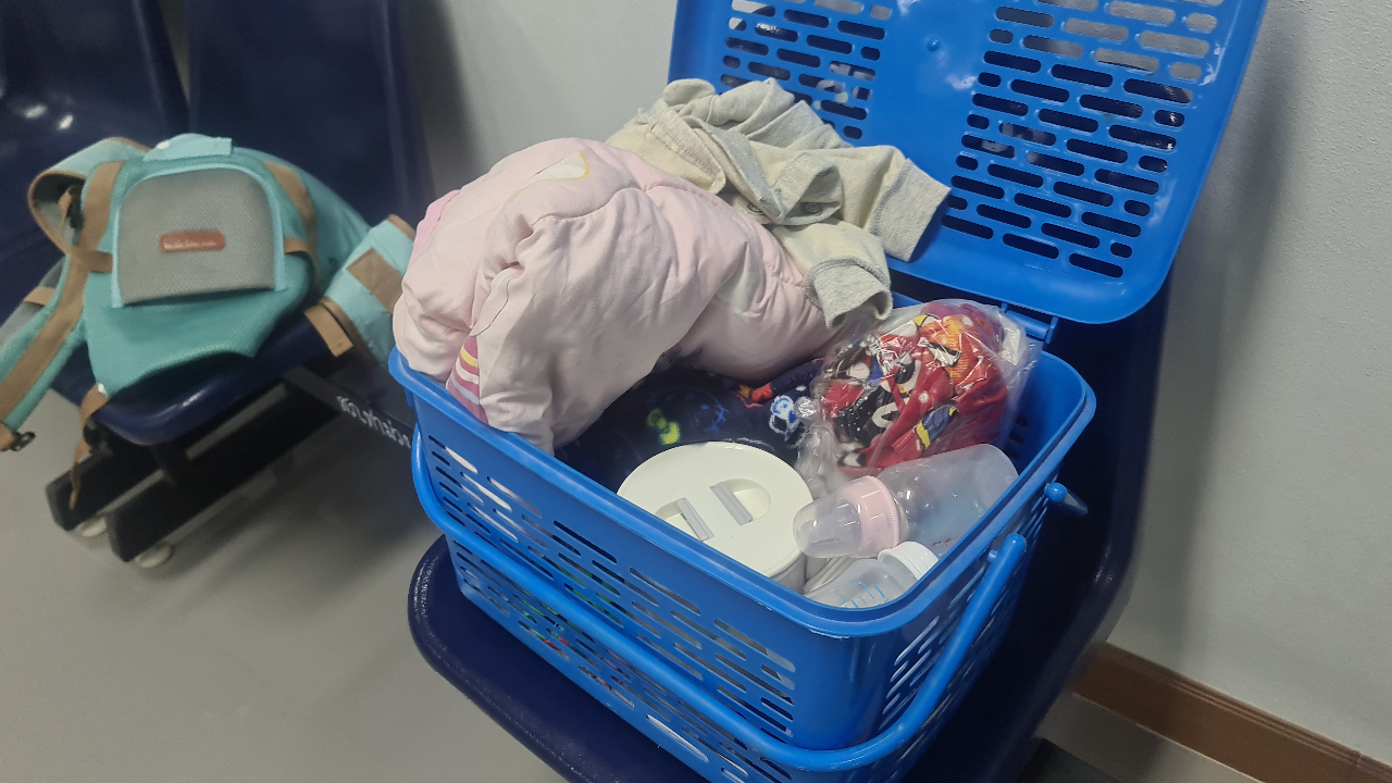 พ่อแม่สุดช็อก จ้างเลี้ยงลูกน้อย ผ่าน 2 ชม.หมดสติ-เป็นศพ คาใจพี่เลี้ยง