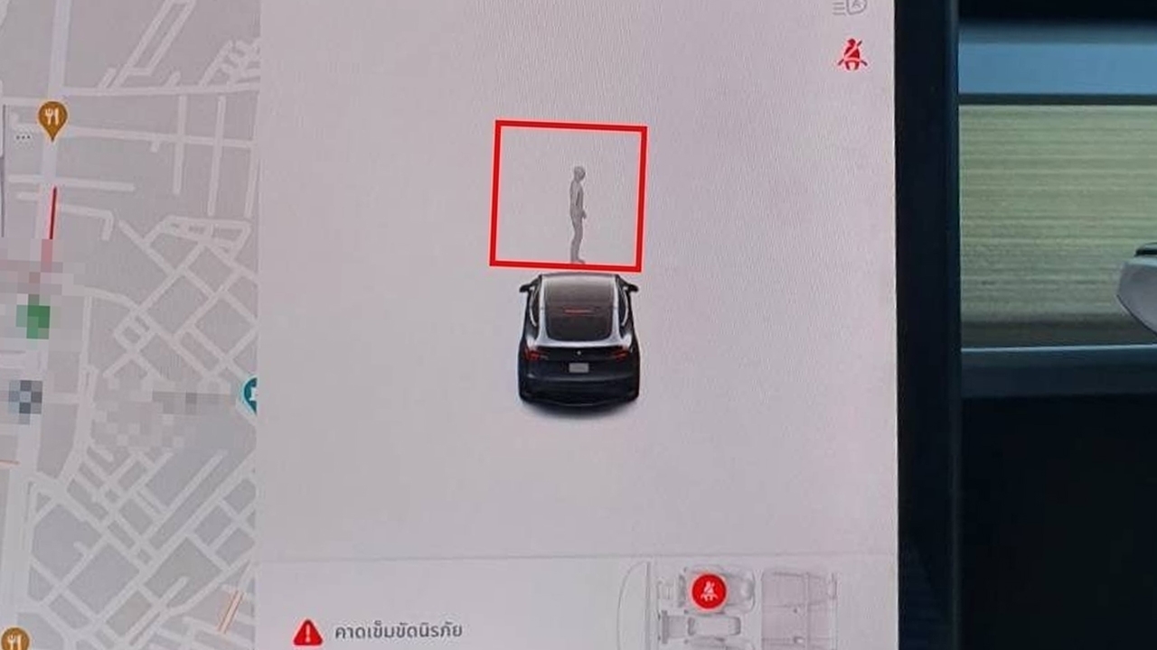 ยานทิพย์ จิตสัมผัส หนุ่มขับ Tesla ผ่านต้นโพธิ์ เซนเซอร์ตรวจจับคนอยู่หน้ารถ