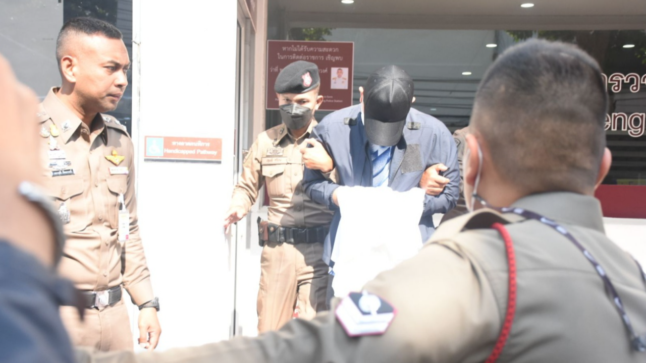 "สารวัตรจิรภัทร" แก๊งตม.อุ้มคนจีนรีดทรัพย์ โผล่มอบตัวที่พัทยา