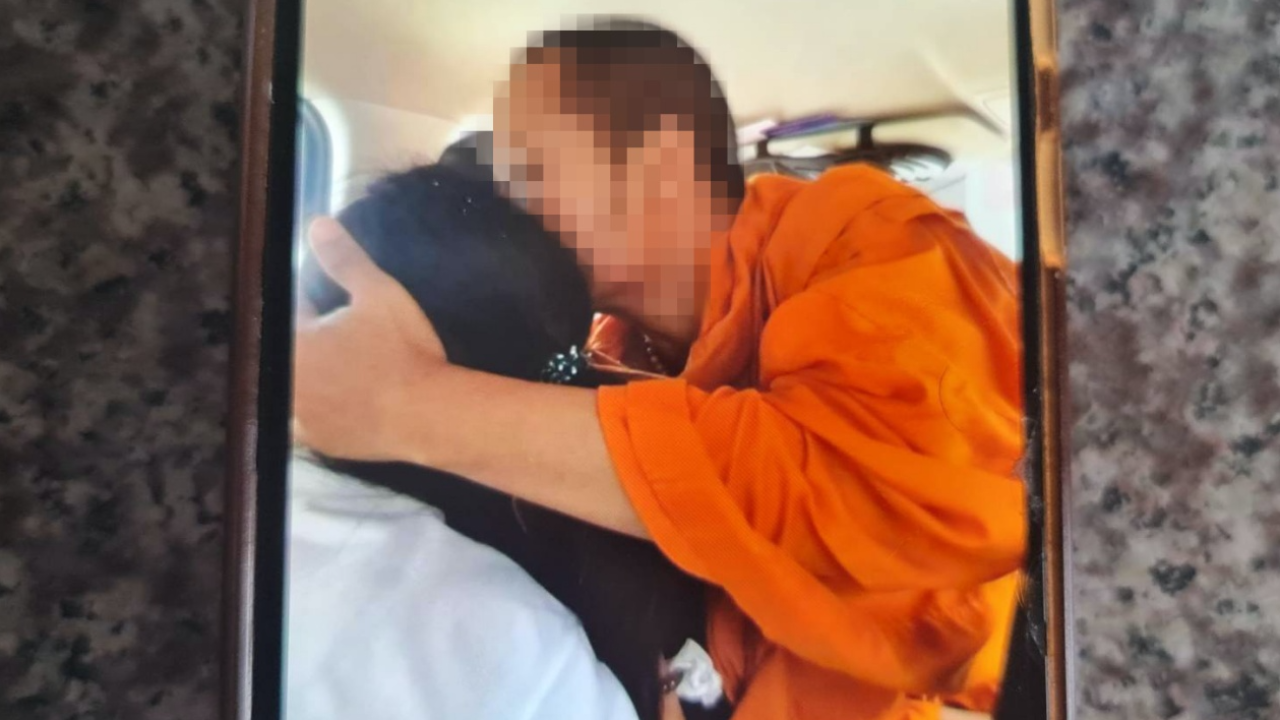 ศิษย์สาวแฉพระหนุ่ม อาจารย์สอนสมาธิสุดลามก แชตโชว์บวบ ลวนลามชวนร่วมเพศ 