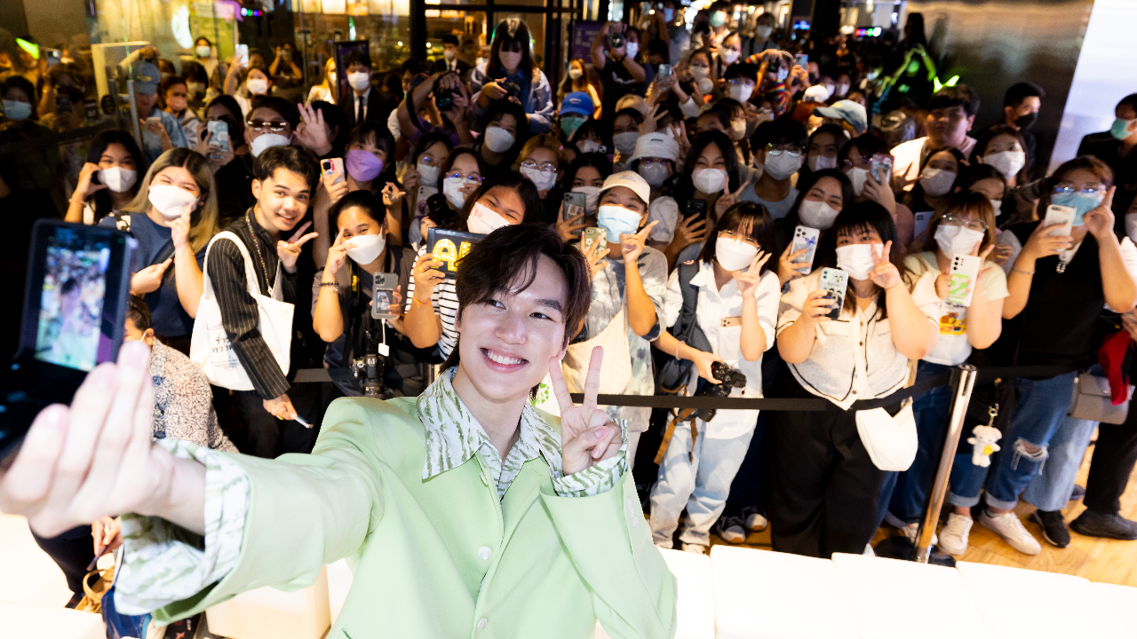 เกินต้าน ฟอร์ด-อั๋น นักแสดงดาวรุ่ง โชว์โมเมนต์สุดฟินในงานรับเครื่องวันแรก