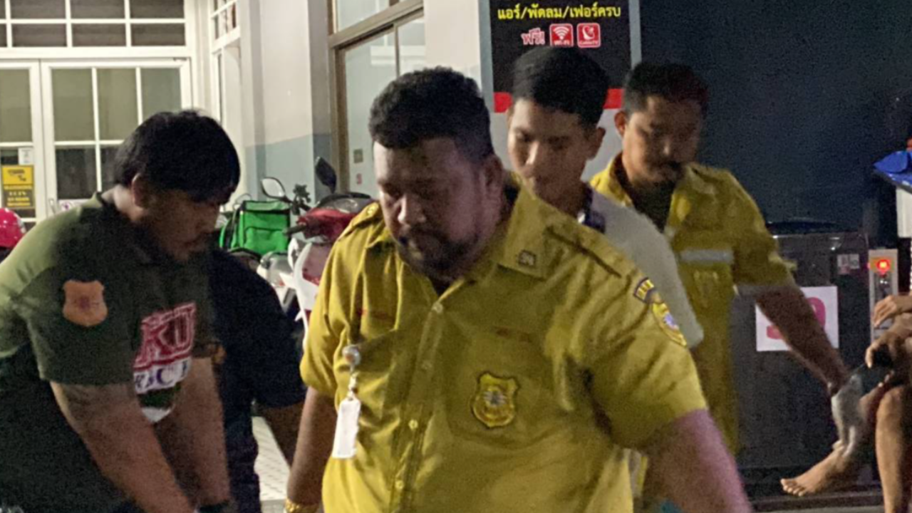 หนุ่มวินโมโหเข้าห้องไม่ได้ พาลใส่รุ่นน้อง ถูกแทงสวนดับสลด