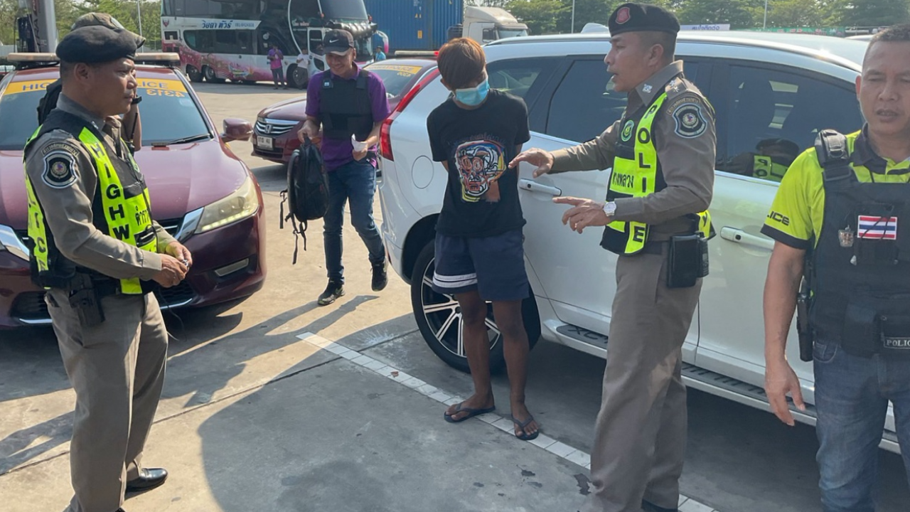 จับหนุ่มล้วงคองูเห่า ลักวอลโว่ "ส.ส.เผดิมชัย" กับเงิน 7 แสน ไปจนมุมที่อุดรฯ