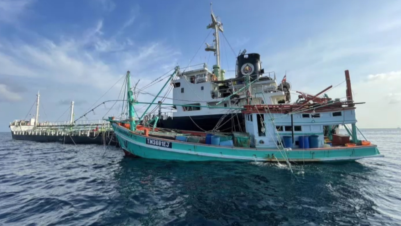 สนั่นทะเล เรือประมงชนเรือบรรทุกน้ำมัน รอด 3 หัวขาดดับ 1 สูญหายอีก 1