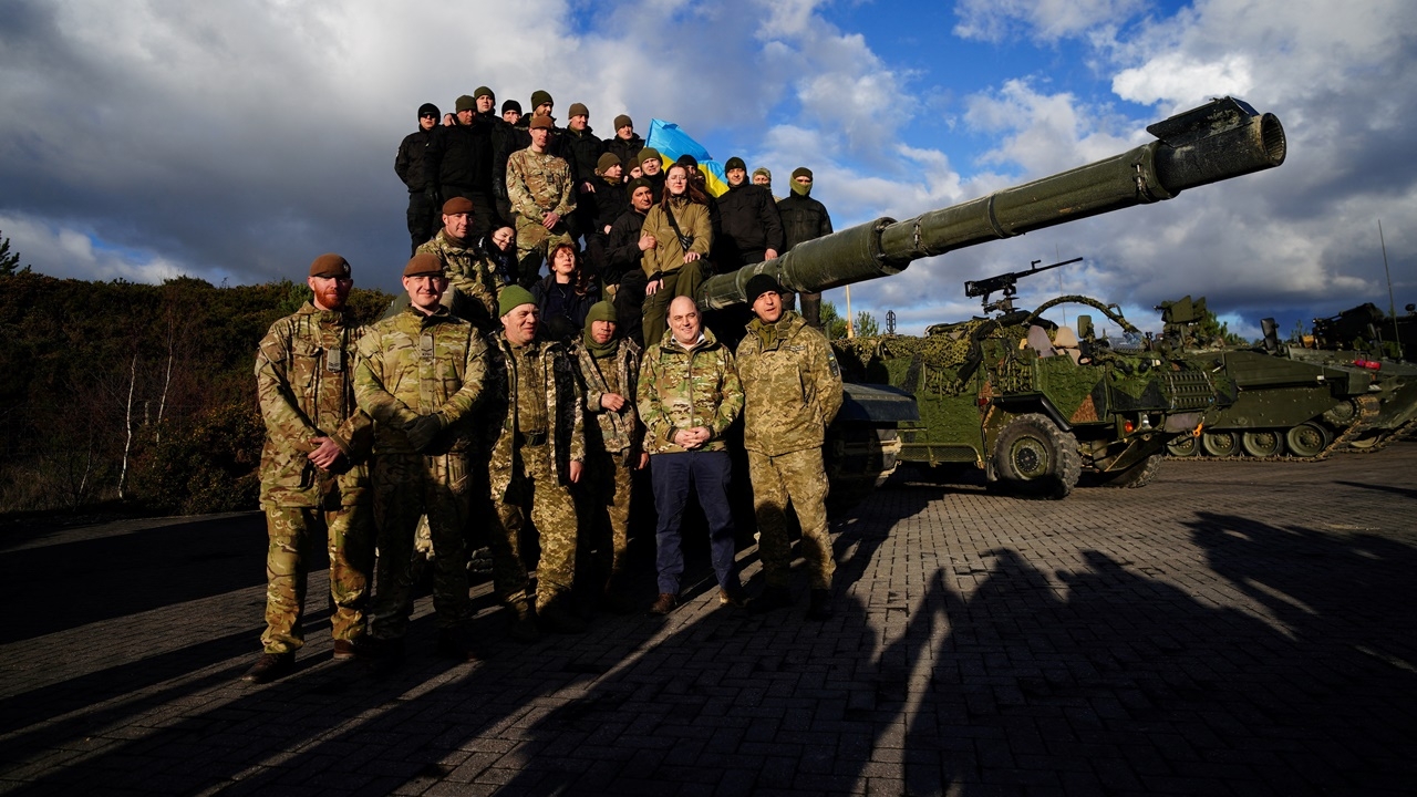 ปูตินลั่นตอบโต้แน่ หาก UK ส่งกระสุนหัวยูเรเนียมเสื่อมสภาพให้ยูเครน