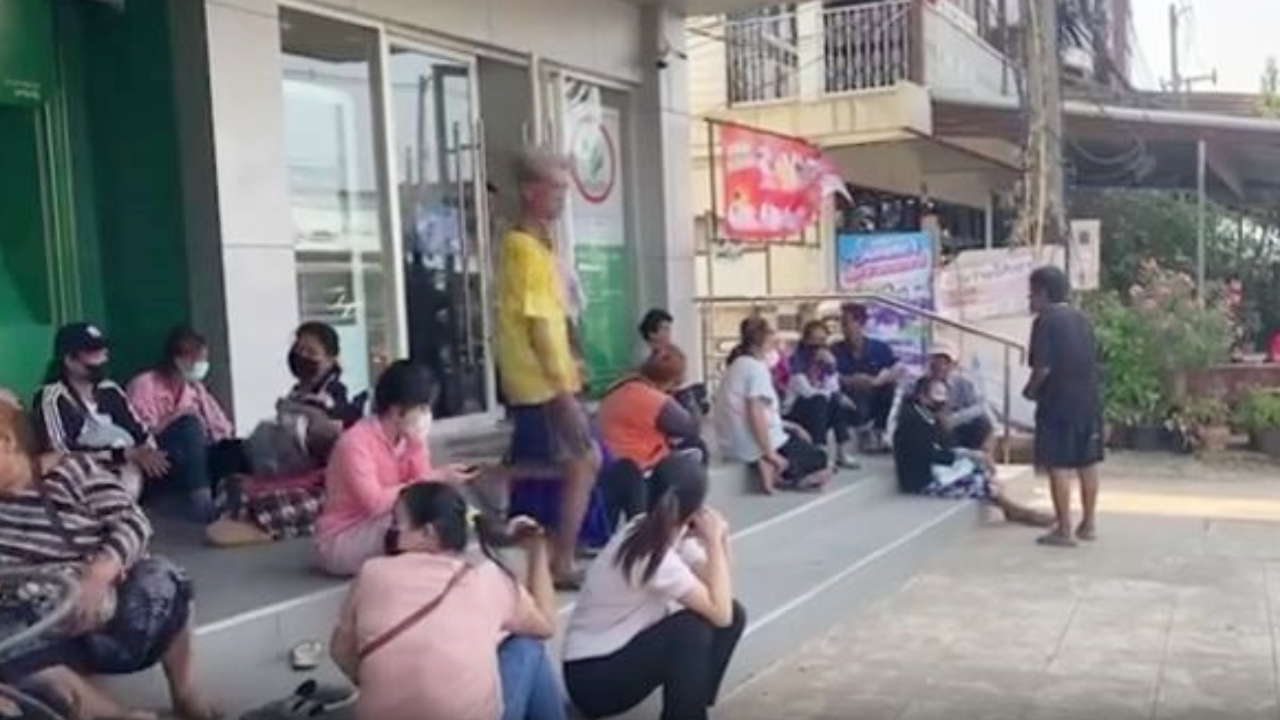 ชาวบ้านแตกตื่น แห่ปิดบัญชีม้าแน่นธนาคาร กลัวความผิดตาม ก.ม.ใหม่