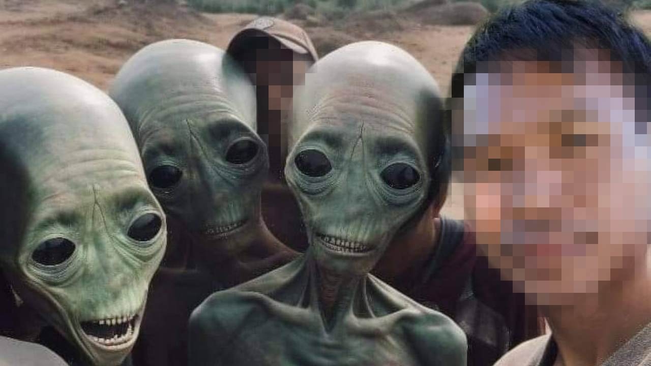 ภาพไวรัล "มนุษย์ต่างดาว" พร้อมจานบินลงจอดที่ จ.เลย พบเป็นภาพตัดต่อ