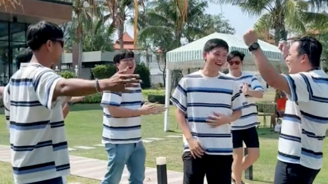 ไวรัลสามีใส่เสื้อเหมือนกันโดยไม่ได้นัดหมาย เพราะภรรยานัดให้ คนดูกว่า 4 ล้าน