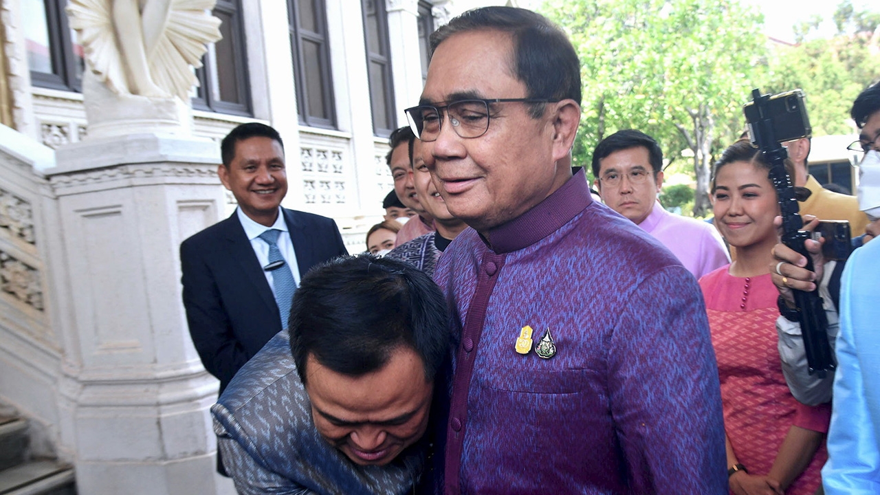 ลีลา "อ้อมกอด" อำลา