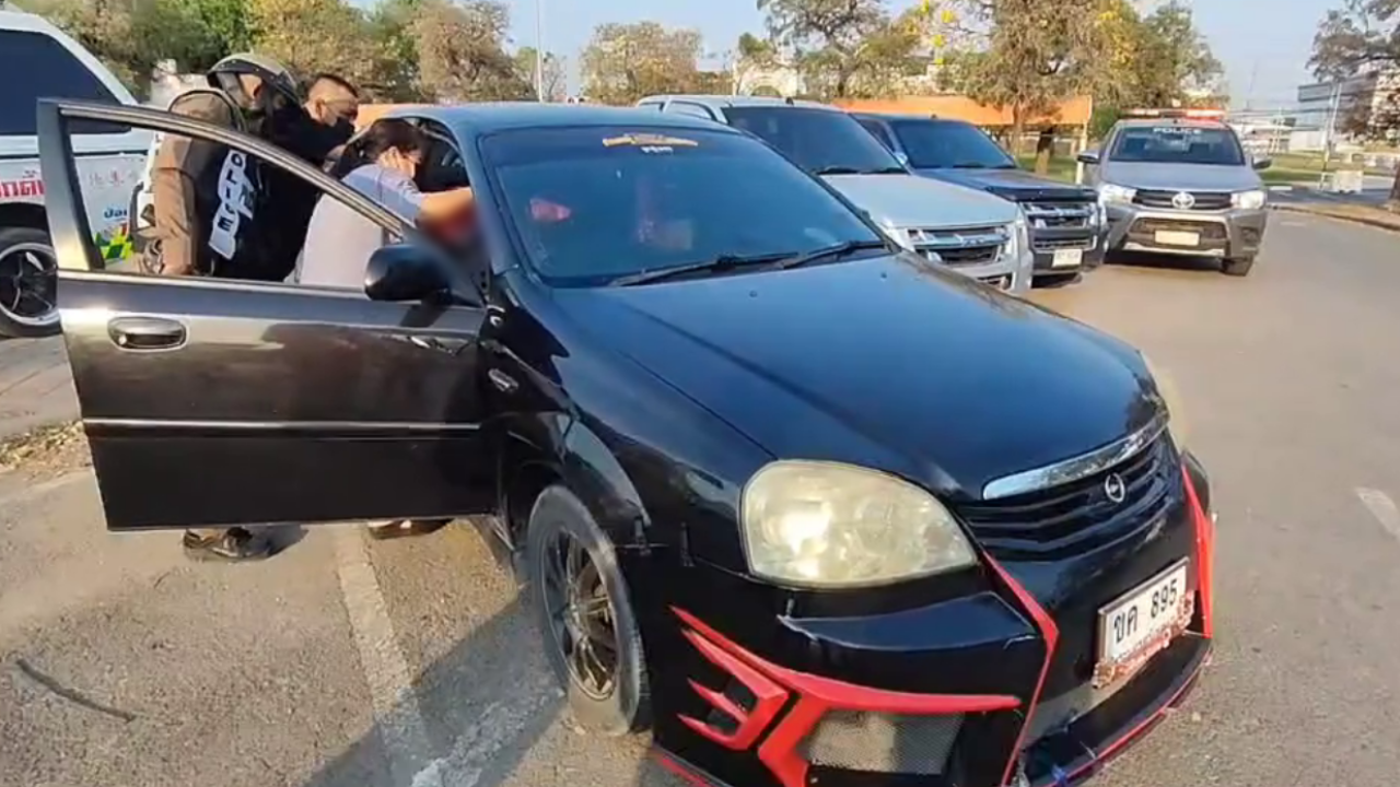 อากาศร้อน หนุ่มใหญ่พาแม่หาหมอ นอนรอในรถ เจออีกทีตายแล้ว 