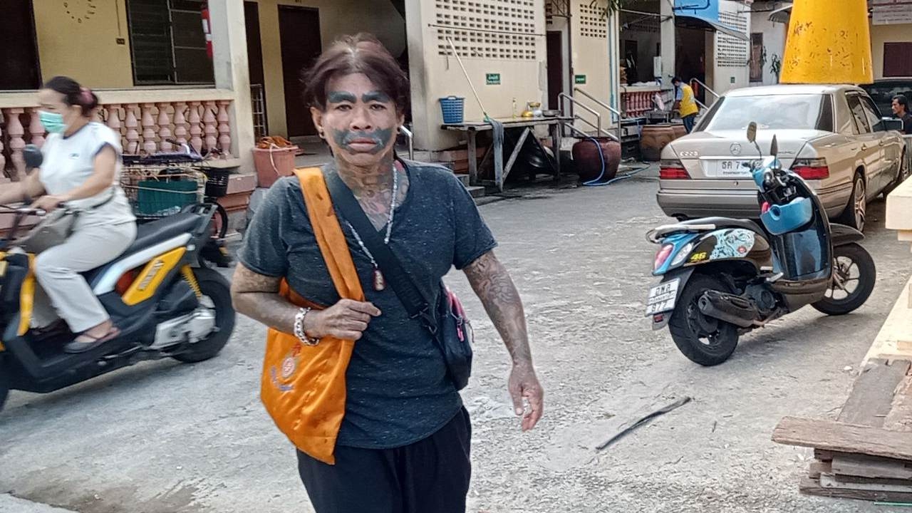 ขออย่ามองแต่ภายนอก "หนุ่มสักหน้ายักษ์" วอนสังคมให้โอกาสทำงานเลี้ยงครอบครัว