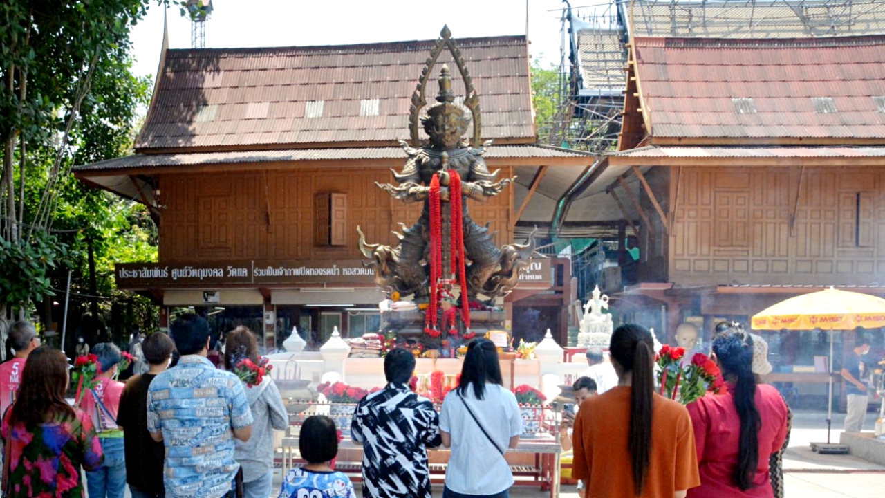 คอหวยคึกคัก ส่องเลขเด็ด "ท้าวเวสสุวรรณ-พญาต่อยักษ์" วัดดังสุพรรณบุรี
