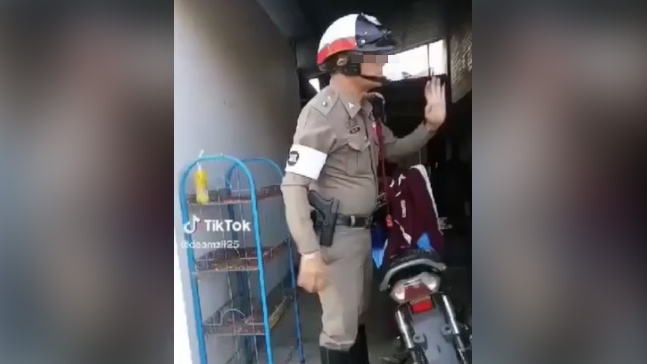 ดราม่าตำรวจจราจรปากพนัง ปะทะคารมชาวบ้าน ปมบุกจับ จยย.ท่อดัง ทำเกินกว่าเหตุหรือไม่