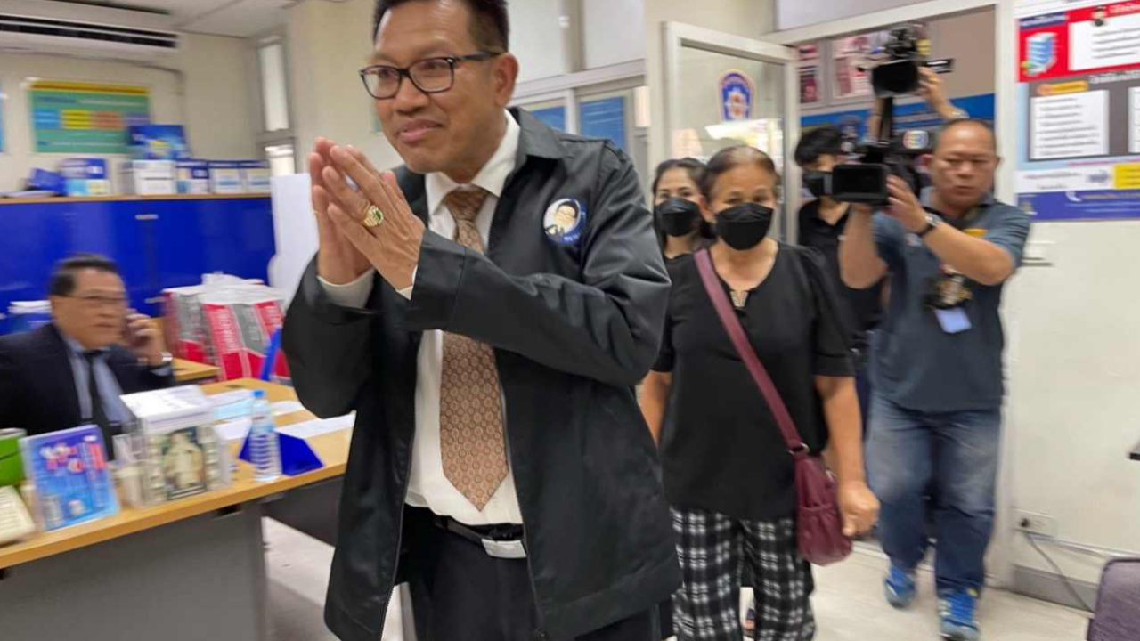 ทนายเดชา พาแม่แจ้งความ เรียก 10 ล้าน คลินิกผ่าเสริมนมทำลูกสาวดับ