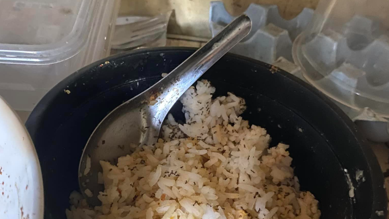 สาวโดนไล่จากบ้าน หลังแฉ "แม่" รับเงินดูแลผู้ป่วยติดเตียง ลับหลังให้กินข้าวบูด