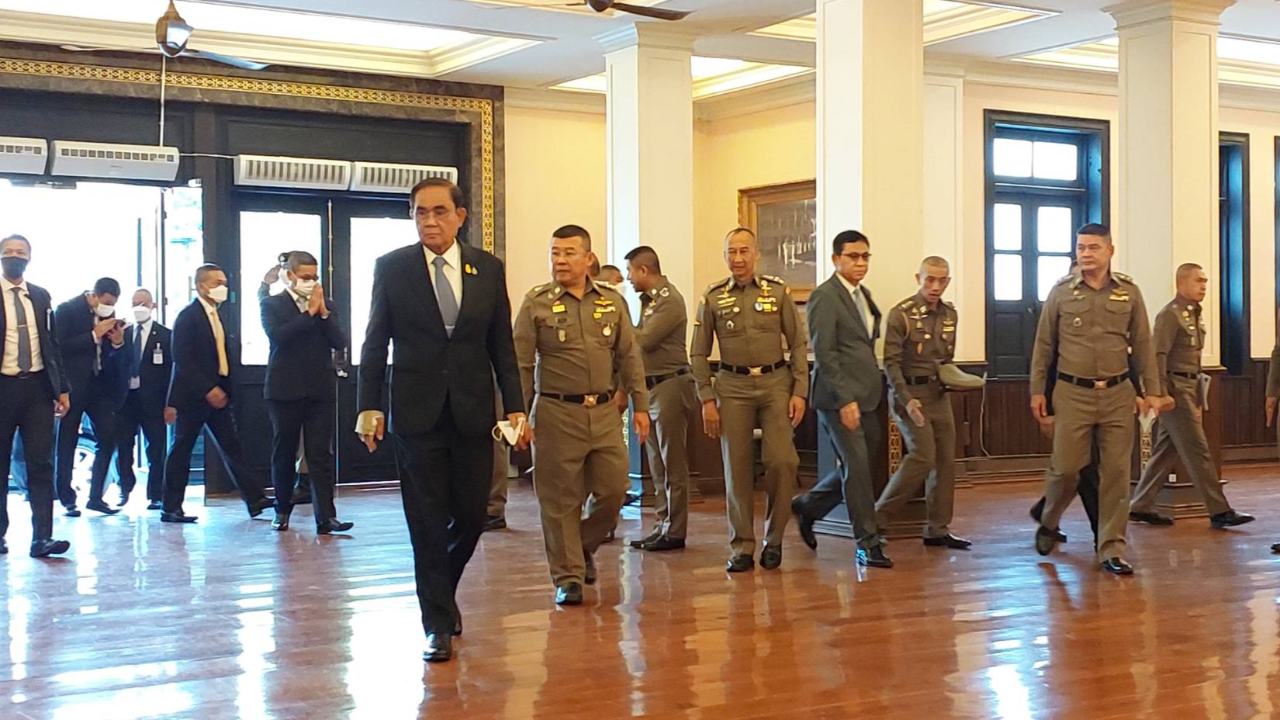 "บิ๊กตู่" ไม่ไปดูไฟไหม้ "เขาแหลม" ด้วยตัวเอง รับ จำเป็นอาจทำ "ฝนเทียม" 